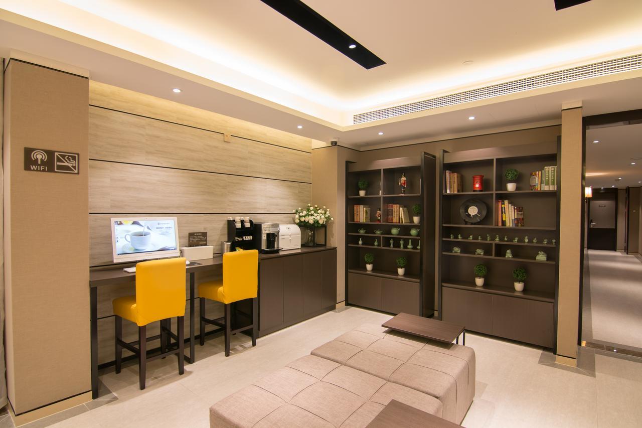 Hotel Homeinn Boutique Pudong Airport Branch 3*