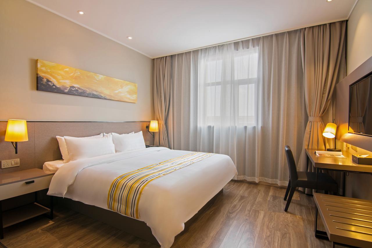 Homeinn Boutique Pudong Airport Branch 3*