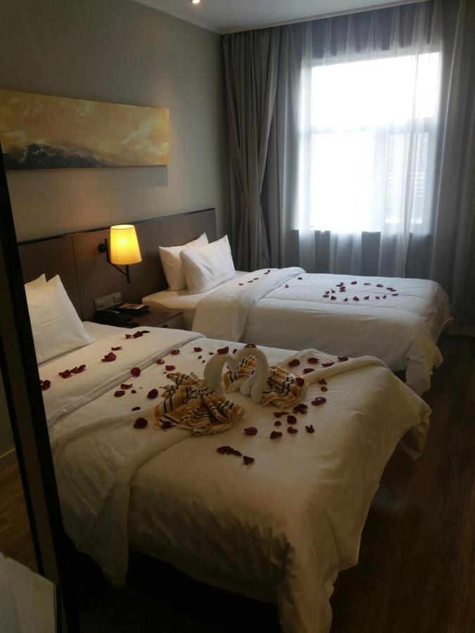Homeinn Boutique Pudong Airport Branch 3*